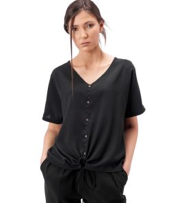 Bluza neagra RVL  cu nasturi aplicati