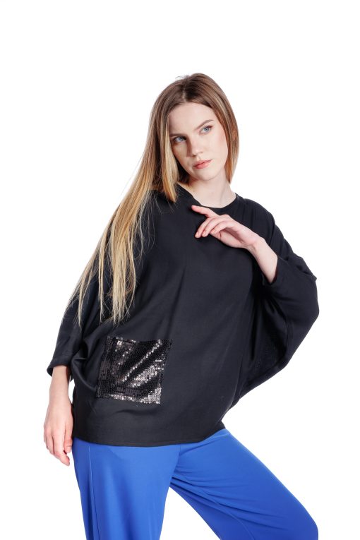 Bluza neagra oversize cu buzunar din paiete RVL